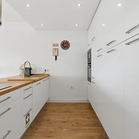 Διαμέρισμα Fairstay - With Sea View